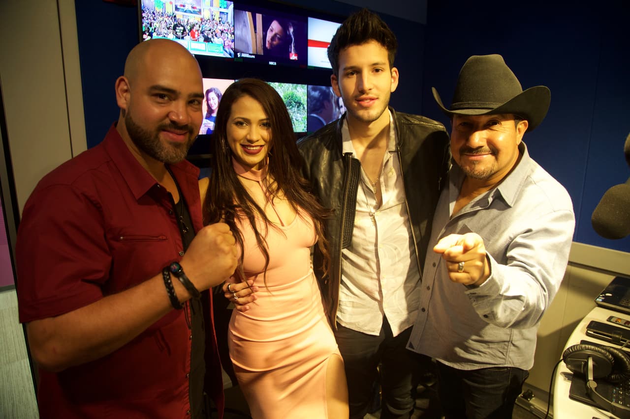 Un buen cotorreo con el parcero 
<a href="https://www.facebook.com/OficialSebastianYatra/">Sebastian Yatra.</a>