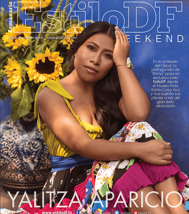 La revista Estilo DF la vistió con colores llamativos que destacaron su color de piel.