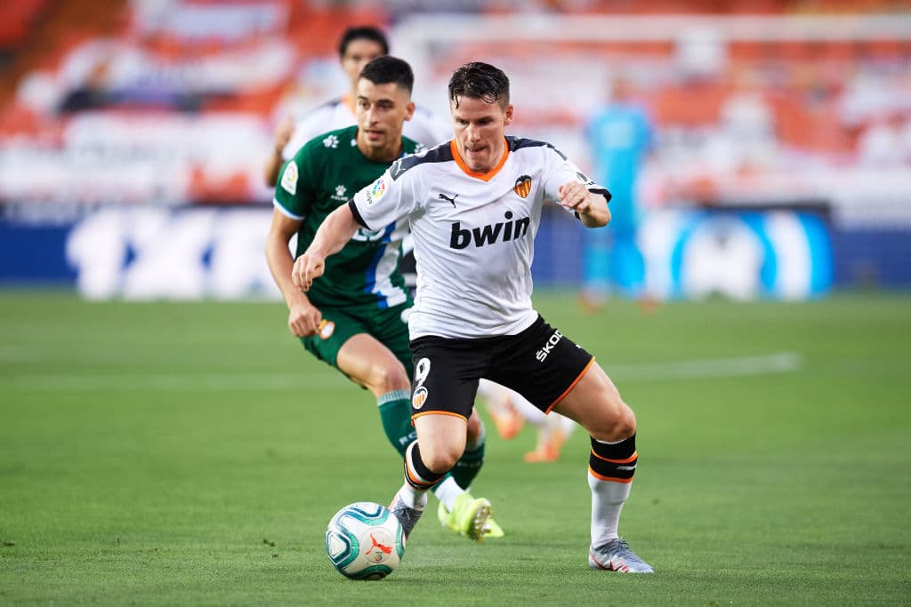 Valencia derrota fácilmente a un ya descendido Espanyol.