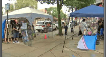 Puertorriqueños de Chicago celebran su cultura apoyando a los pequeños comerciantes
