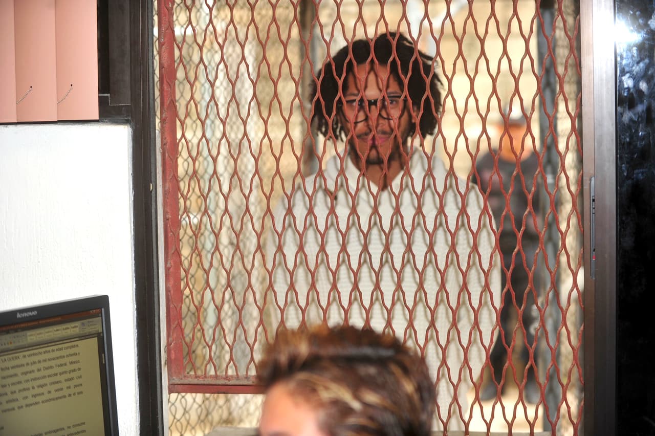 En diciembre de 2010 el cantante fue acusado formalmente ante las autoridades por la violación de las dos menores, por lo que en enero de 2011 fue encarcelado.