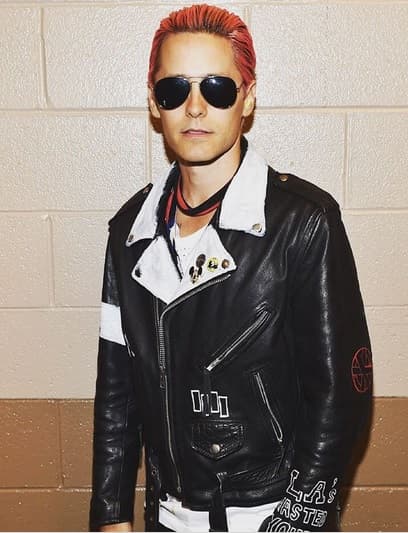 Jared Leto llegó al Festival con el cabello rosa, ¡qué cambio tan radical!