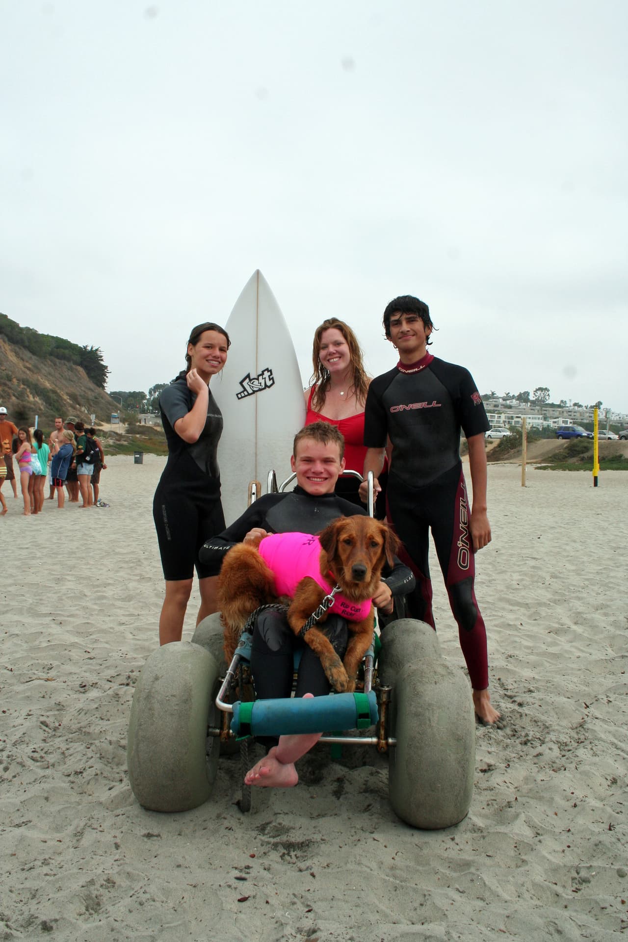 Entre sus amigos habituales se encuentran veteranos de guerra y gente con alguna discapacidad.