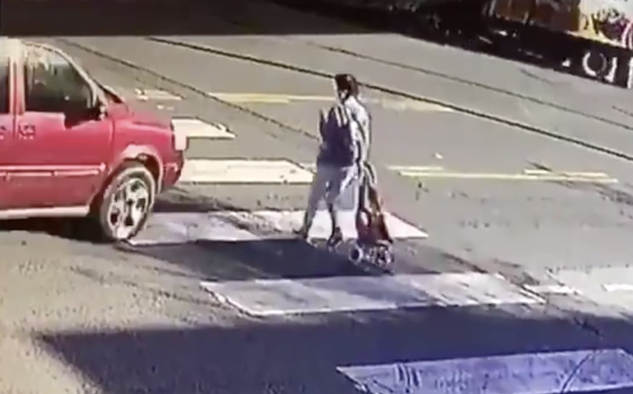 Ofrecen $25,000 para encontrar a responsable de atropellar a una mujer en East Hollywood