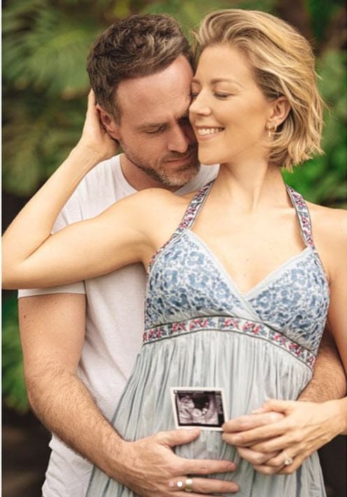 La actriz también publicó dos fotografías en las que se alcanza a ver el ultrasonido de su primogénito.