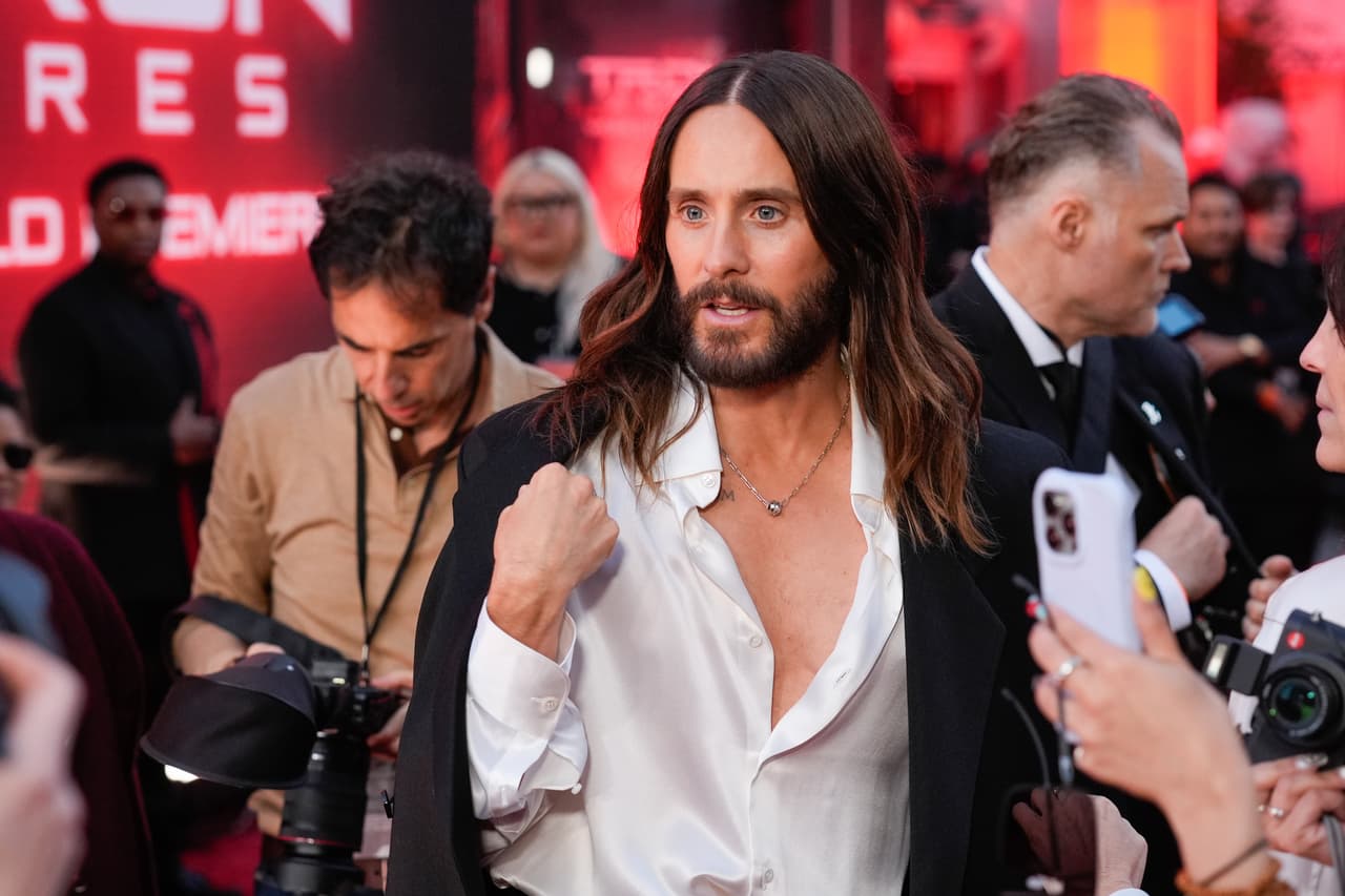 Jared Leto es acusado por cuatro mujeres que aseguran haber sido víctimas de delitos sexuales cuando eran menores de edad en un documental de la BBC