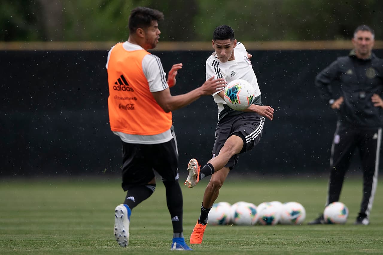 La Selección Mexicana de Fútbol cerró su preparación para enfrentar a Canadá en el segundo compromiso de ambas selecciones en la Copa Oro 2019. Los integrantes del Tricolor realizaron su práctica en las instalaciones de la Universidad de Colorado. Tuvieron una parte de entrenamiento táctico, físico y al final, recreativo, con la finalidad de llegar con buena 'puesta apunto' para el duelo de este miércoles en Denver.