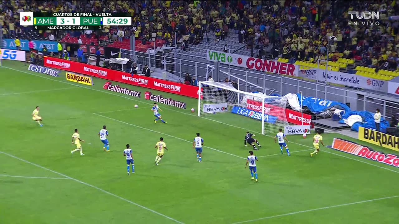 ¡TIRO ATAJADO! disparo por Jürgen Damm.