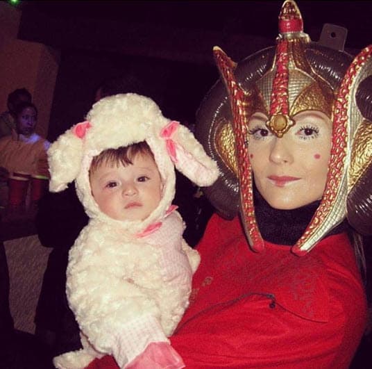 En 2010 tuvo a su segunda hija, Scarlett Becker, fruto de su relación con Mauricio Becker.