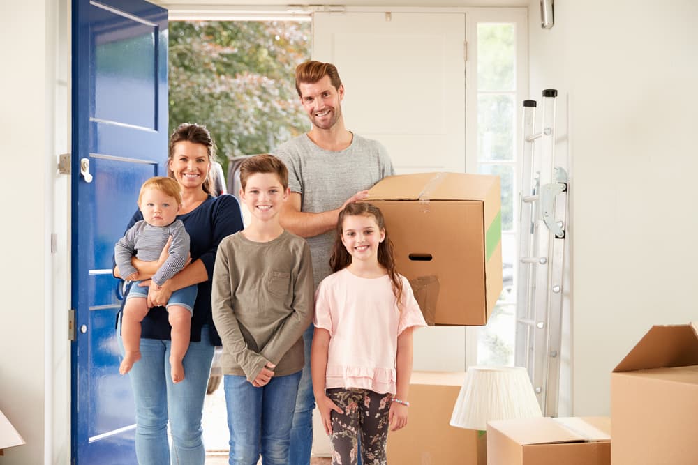 Un ciclo en el que
<b>se auguran cambios</b> de residencia, trabajo y posición. Estás entrando en una etapa muy dinámica y lo que estaba paralizado empieza a cobrar forma y movimiento. Habrá modestos ingresos que te ayudarán a ponerte al día en ciertos pagos u obligaciones que te tenían preocupado. Te sentirás muy inspirado para hacer ciertas cosas atrevidas en la intimidad. Un mes excitante en el amor.