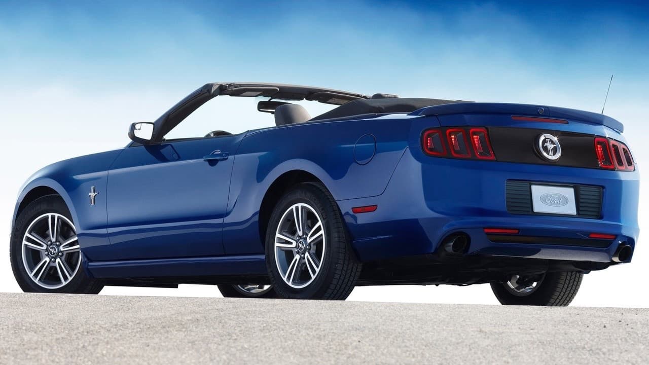 <b>19. Ford Mustang Convertible</b>: El convertible deportivo de Ford presentó un índice de 
<b>60 conductores muertos</b> por cada millón de vehículos registrados. El Ford Mustang fue totalmente rediseñado en 2015..
