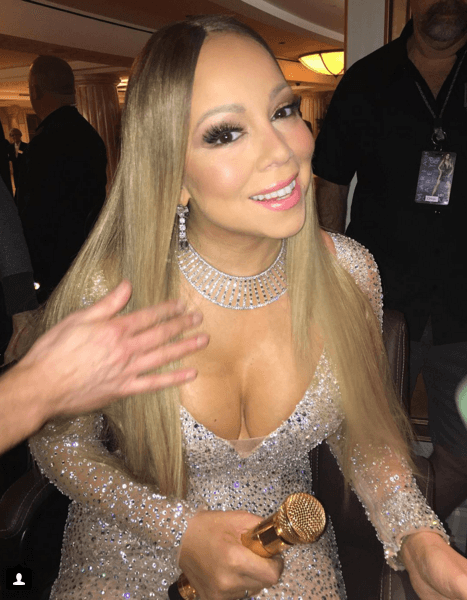 La cantante luce espectacular y súper sensual.