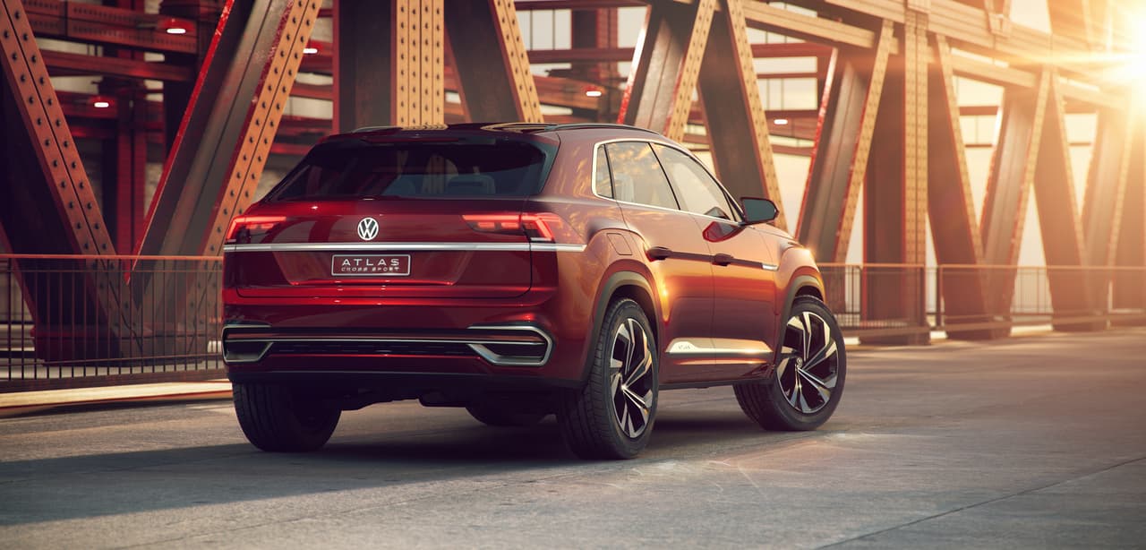 La VW Atlas Cross Sport Concept se presenta en el Auto Show de Nueva York con un tren motriz híbrido integrado por dos motores eléctricos y un motor V6 de gasolina que proporcionan 355 caballos de fuerza.
<b> Ofrece cinco modos de manejo:</b> E-Mode, Hybrid, GTE, Off-road y Batería (Hold / Charge). 
<br>