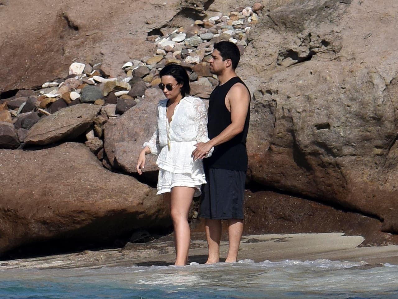 Los dos estaban completamente solos y parecía que traían algo entre manos.