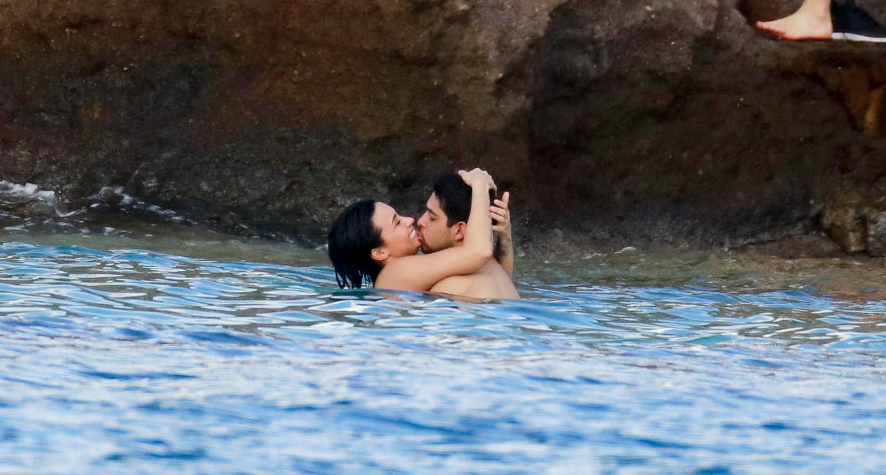 Y se comieron a besos en el paradisiaco destino.