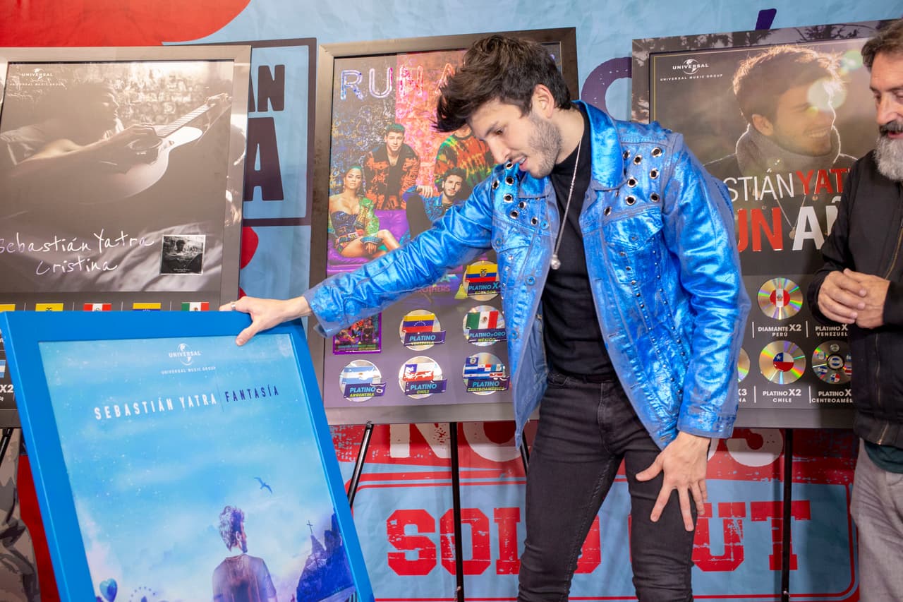 <b>Sebastián Yatra</b> no podía creer todos estos premios que ha obtenido en tan corto tiempo.