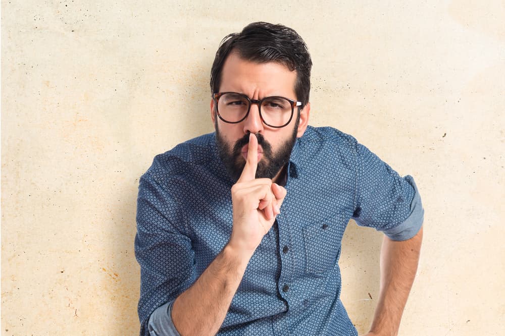 <b>Géminis</b>
<br>
<b>Advertencia: Controlar tus expresiones</b>
<br>Hasta la primera semana de mayo Mercurio estará retrógrado y con Plutón en el escenario puedes decir cosas de forma impulsiva sin detenerte a pensar el daño que causarías sentimentalmente a los demás. ¿La solución? Pensar bien antes de hablar o escribir algo, y luego proceder. ¡La persona que te ama no debe ser herida ni con el pétalo de una rosa!