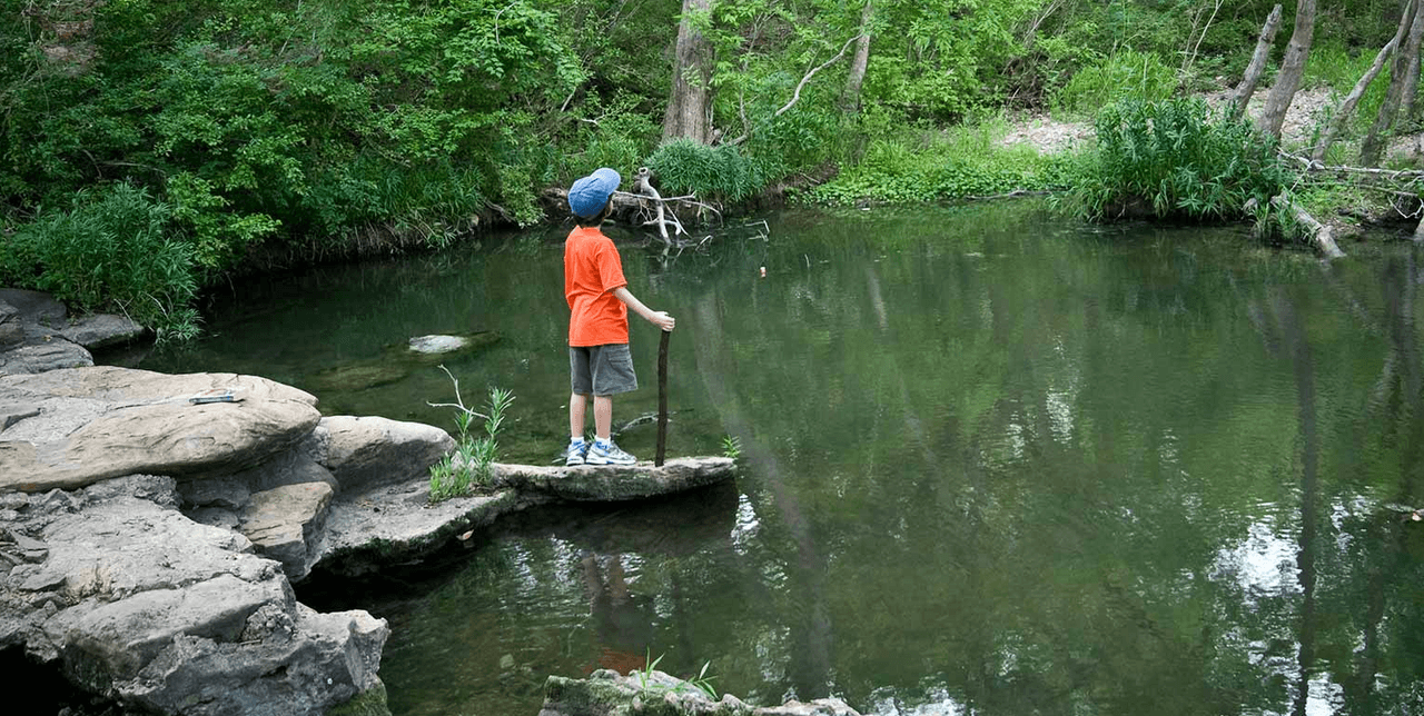 Lockhart State Park | A poca distancia en automóvil de Austin y San Antonio, encontrará un espacio tranquilo: Lockhart State Park.
<br>
<br>Puede ir a disfrutar de una mañana de golf, un baño por la tarde, una caminata nocturna o un campamento nocturno.