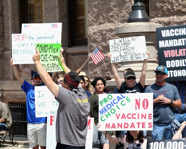 <i>"No...yo creo que el alcalde (Ron Nirenberg) debe extender la cuarentena. Dicen que hay muchas camas. ¿Qué quieren que toda la gente ocupemos una o qué? Pero es decisión de cada quien".- Sandra Salazar</i>