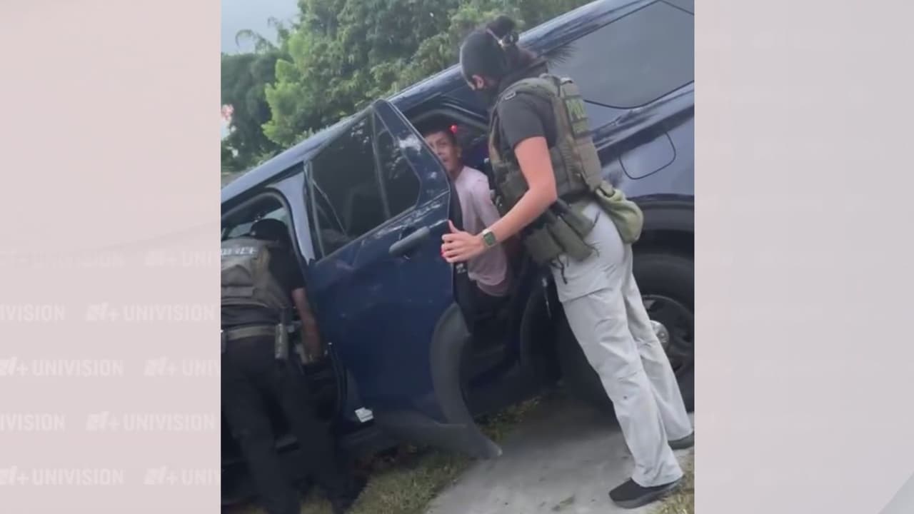 Agentes de ICE realizan detenciones de trabajadores en calles y zonas comerciales de Clearwater