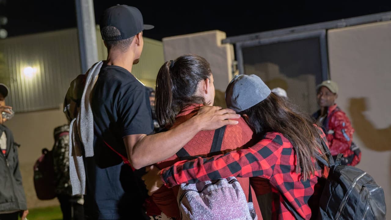 Reportan el arresto de varios inmigrantes por ICE frente a tribunal en Arizona