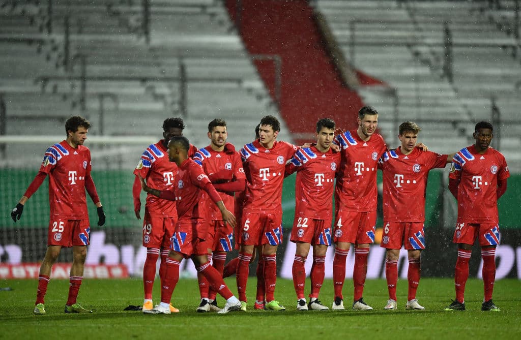 Gnabry (14’) abrió el marcador, Bartels (37’) emparejó los cartones y Sané (47’) recuperaba la ventaja. En el último suspiro del juego apareció Wahl (90+5’) y el partido se volvía a empatar. Ya en la ronda de penales, KSV Holstein se impuso 6-5 para avanzar en la justa y dejar en el camino al gigante bávaro.