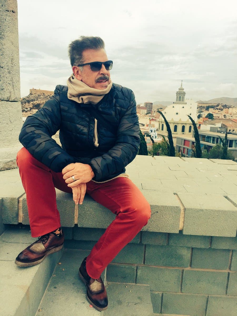 El actor se ha dado un tiempo para descansar de los foros de televisión, siendo su último trabajo actoral la telenovela 'Qué te perdone Dios', esto en el año 2015, en donde le dio vida al malvado 'Fausto'.