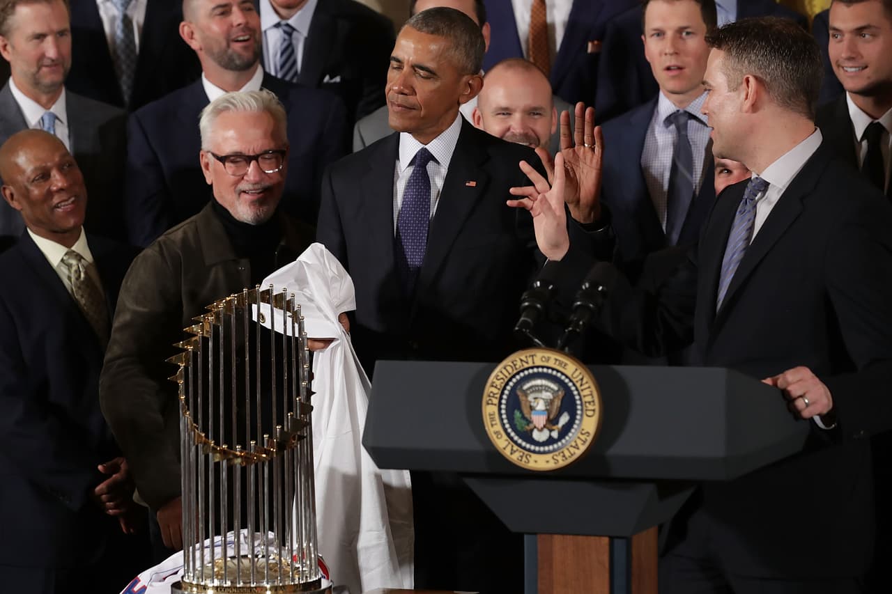 El presidente Barack Obama durante una celebración a los Chicago Cubs, campeones de la Serie Mundial de Béisbol en la Sala Este de la Casa Blanca.
