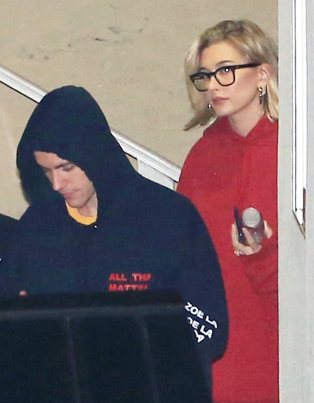 La familia de Baldwin, específicamente 
<b><a href="https://www.univision.com/entretenimiento/algo-no-encaja-en-la-historia-de-amor-con-boda-incluida-de-justin-bieber-y-hailey-baldwin-fotos">su tío Alec Baldwin, también confirmó que se habían casado</a></b>.