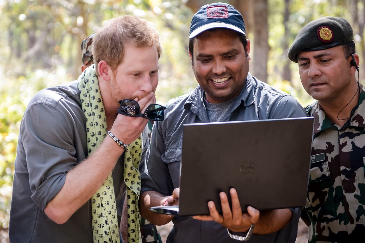 Fue escoltado por miembros de ejercito.