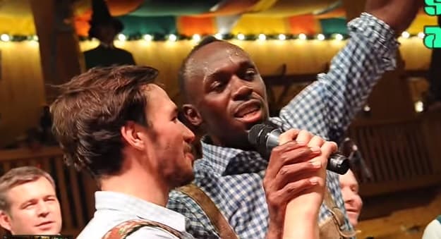 Usain Bolt desata la locura en el Oktoberfest