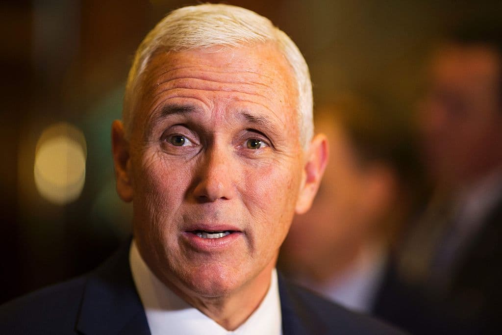 Pence cuestiona la transparencia de China sobre el coronavirus