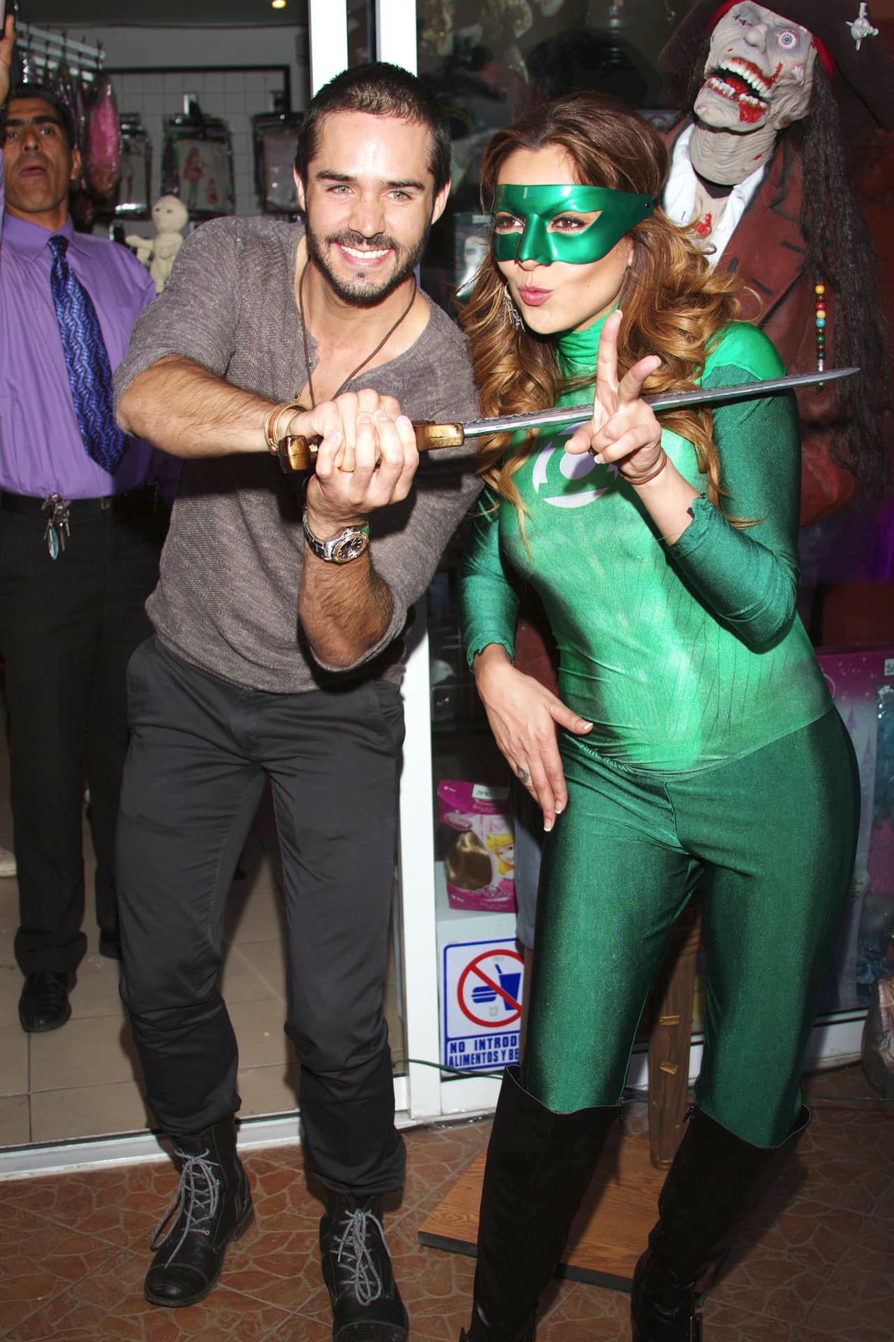 Mientras se produce su debut en la escena musical, José Ron ya está listo para volver a la televisión con la telenovela 'Te doy la vida'.