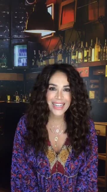 Este nuevo look nace luego de haber sanado de covid-19. Tras varios meses de haber superado la enfermedad sigue luciendo radiante y recargada de energía y estilo.