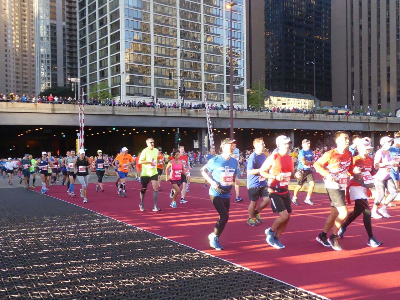 Y se realizaron reuniones de seguridad con dueños de condominios y hoteles para hablar sobre reforzar el plan de seguridad del maratón.