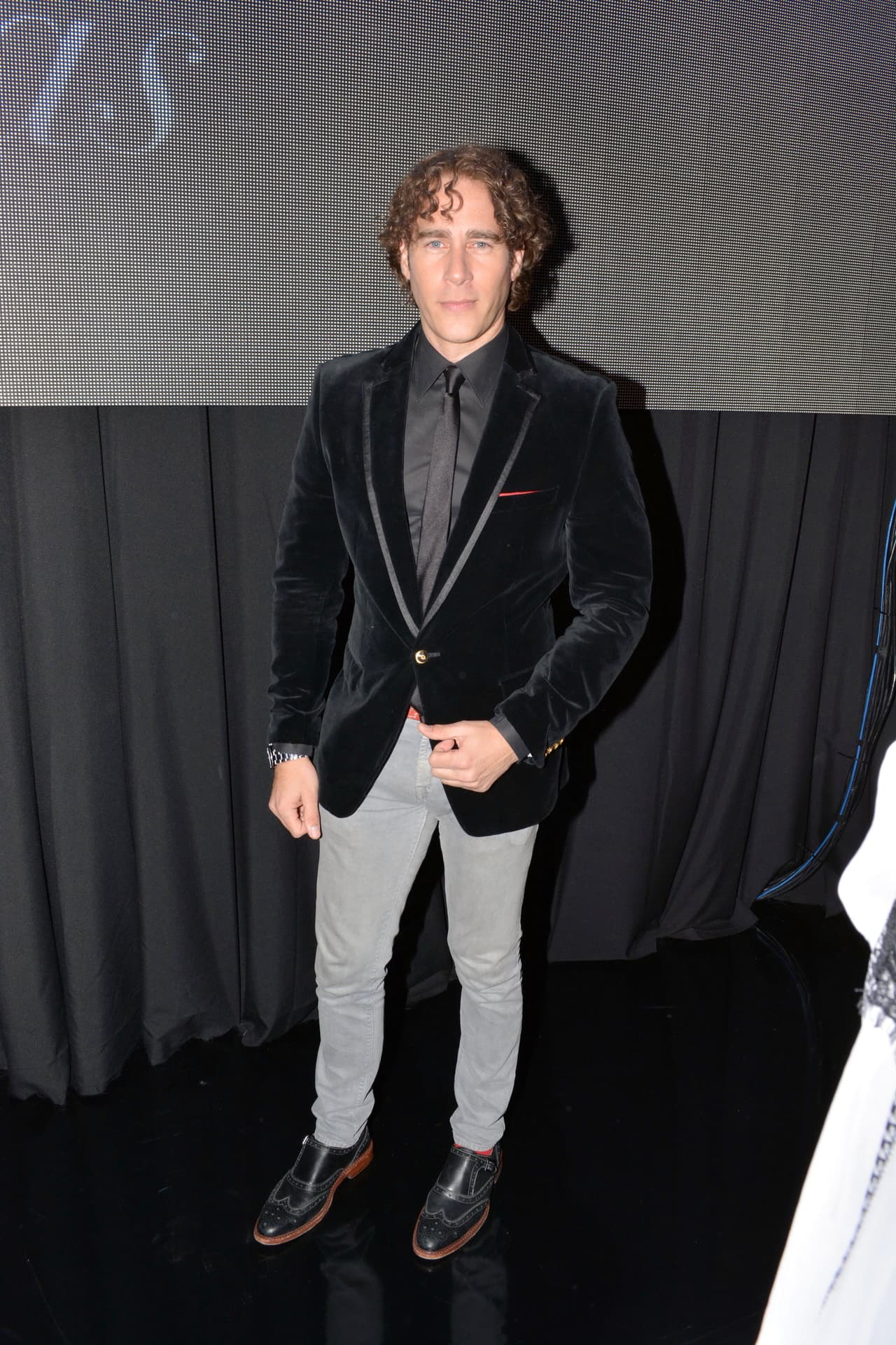 <b>Carlos de la Mota</b>
<br>República Dominicana vio nacer a 
<b>Carlos de la Mota</b> un 19 de octubre. Pasó su infancia en Nueva York y a los 26 años culminó su carrera actoral en México, pues sabía que su verdadera pasión era la actuación.