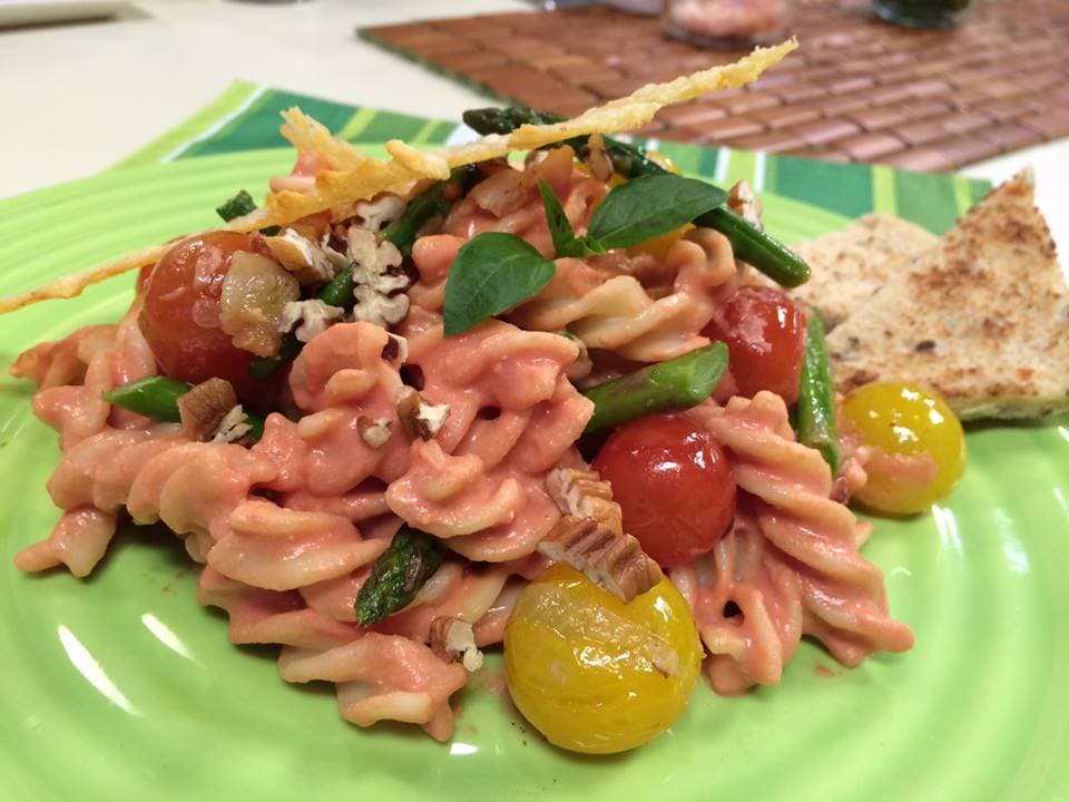Omar Saldoval nos trae un rico Fusilli Con Salsa De Tomate y Queso de cabra.
