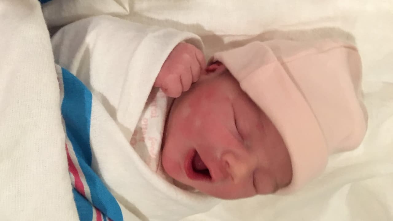 Satcha Pretto y Aaron Butler son papás de una hermosa niña