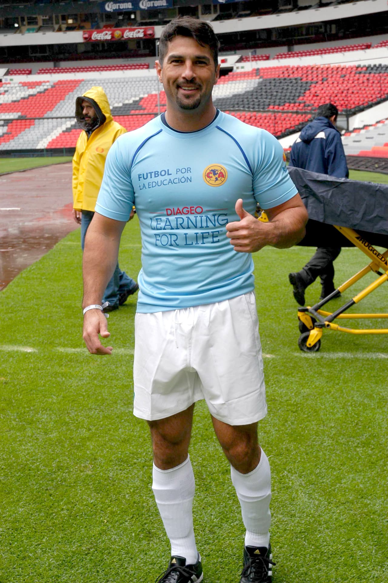 “De querer, obviamente quiero, de que pueda hacerlo y verla realizándose sería algo mágico. Entonces, sí me encantaría algún día, de una u otra forma, 
<b>compartir con ella el escenario</b>”, reveló el exfutbolista.