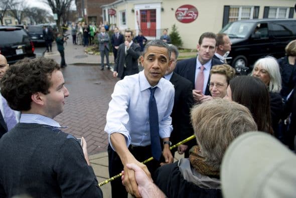 Mientras pagaba en broma comentó: "a ver si la tarjeta de crédito todavía funciona".