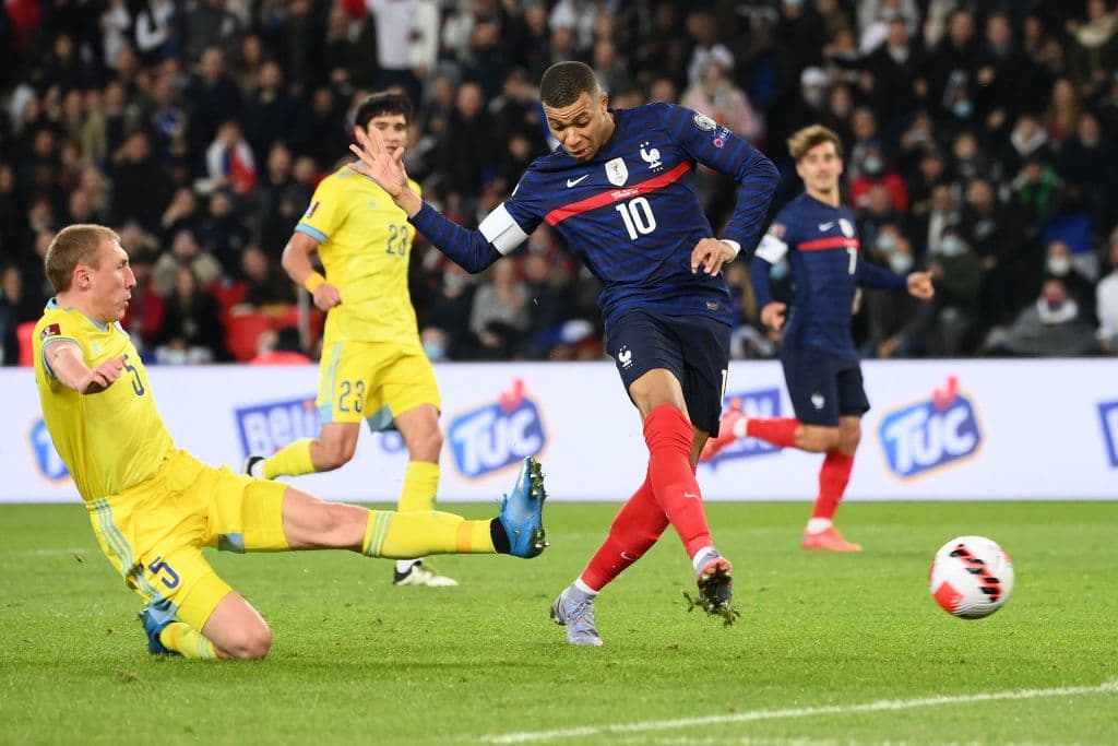Mbappé tiene una noche soñada en la aplastante goleada de Francia sobre Kazajistán