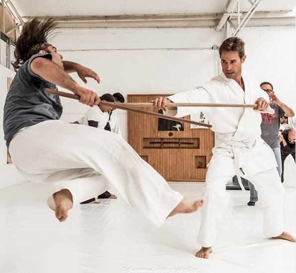 El actor da vida 
<b><a href="https://www.univision.com/shows/el-dragon/sebastian-rulli-asegura-que-con-su-personaje-en-el-dragon-no-empoderara-a-los-villanos-y-narcotraficantes-fotos" target="_blank">al protagonista, Miguel Garza</a></b>, en una historia producida por Patricio Willis.