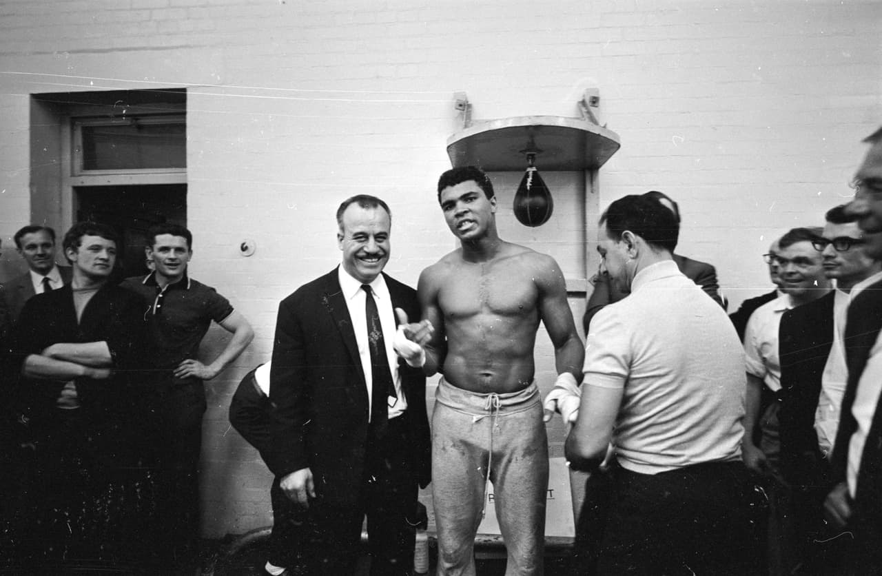 Sesión de entrenamiento en Londres el 16 de mayo de 1966, preparación para la pelea contra el campeón británico Henry Cooper.