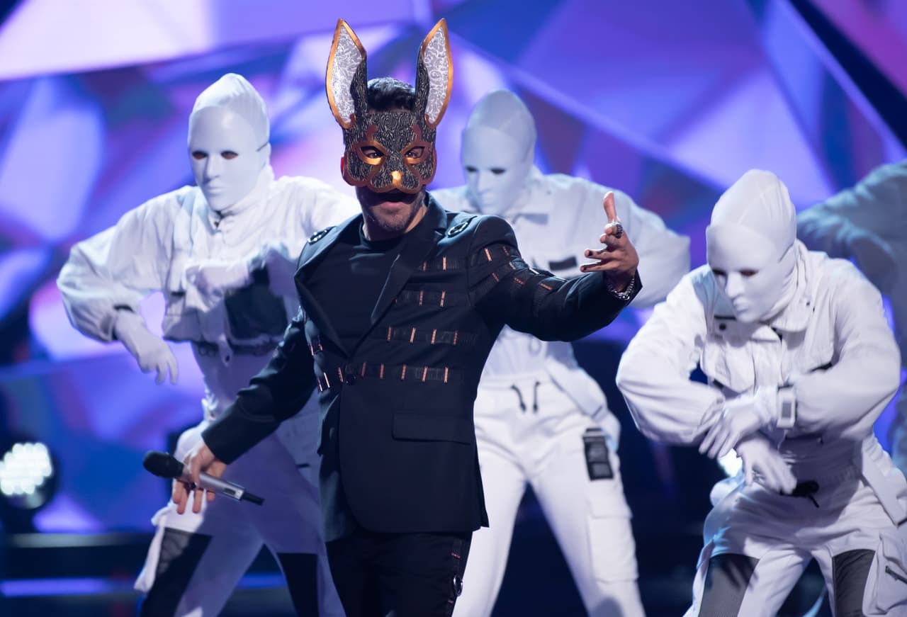 ¿Quién Es La máscara? está de regreso a los Domingos en Familia de Univision y su conductor Omar Chaparro dio la bienvenida a público e 'investigadores'.