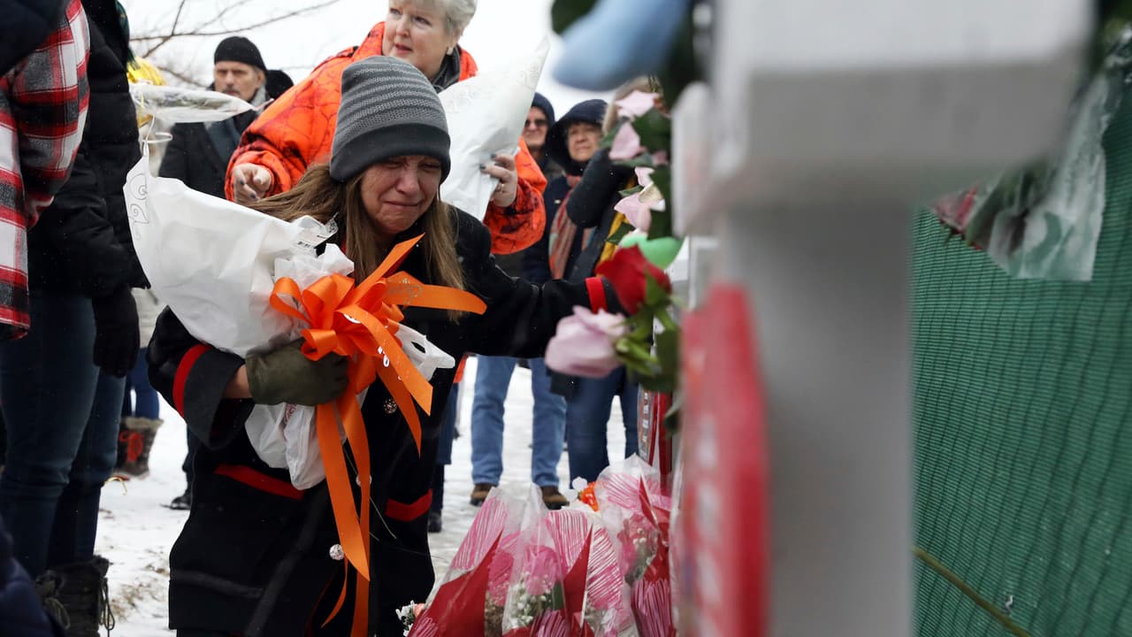Gary Martin murió a manos de la policía. Sin embargo, el tirador se llevó la vida de sus compañeros de trabajo en Henry Pratt. Ellos fueron Clayton Parks, gerente de Recursos Humanos, Trevor Wehner, un pasante de tan sólo 22 años del área de recursos humanos, Russell Beyer, un operador de moldes, Vicente Juárez, asistente de almacén y operador de montacargas y Josh Pinkard, gerente de la planta de Henry Pratt.