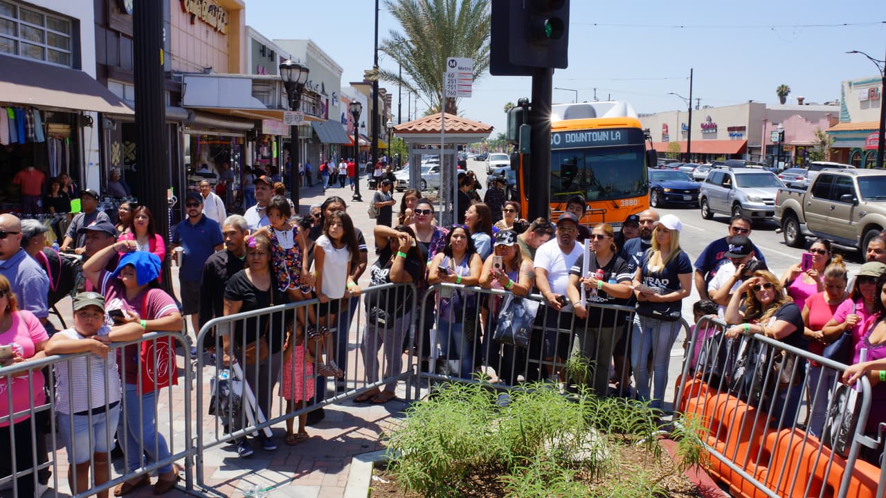 Los fans de la familia Rivera no se perdieron de la inauguración, ni mucho menos de la oportunidad de saludarlos.