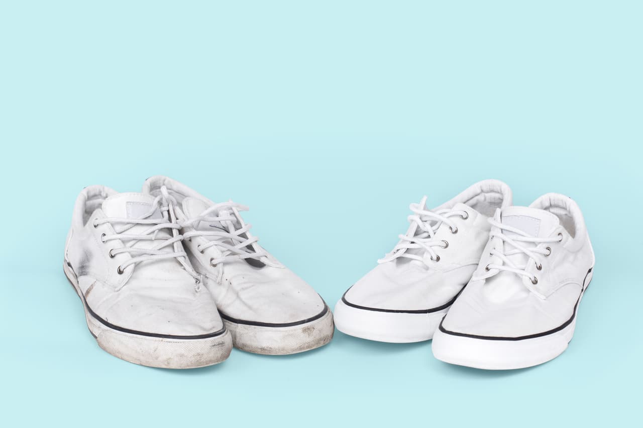 Los zapatos o tenis blancos destacan por su elegancia, pero también por todo lo que tenemos que hacer para dejarlos como nuevos, por lo que continuación te damos unos tips caseros que te serán de mucha utilidad para devolverles su tonalidad blanca y olvidarte para siempre del tono amarillento.