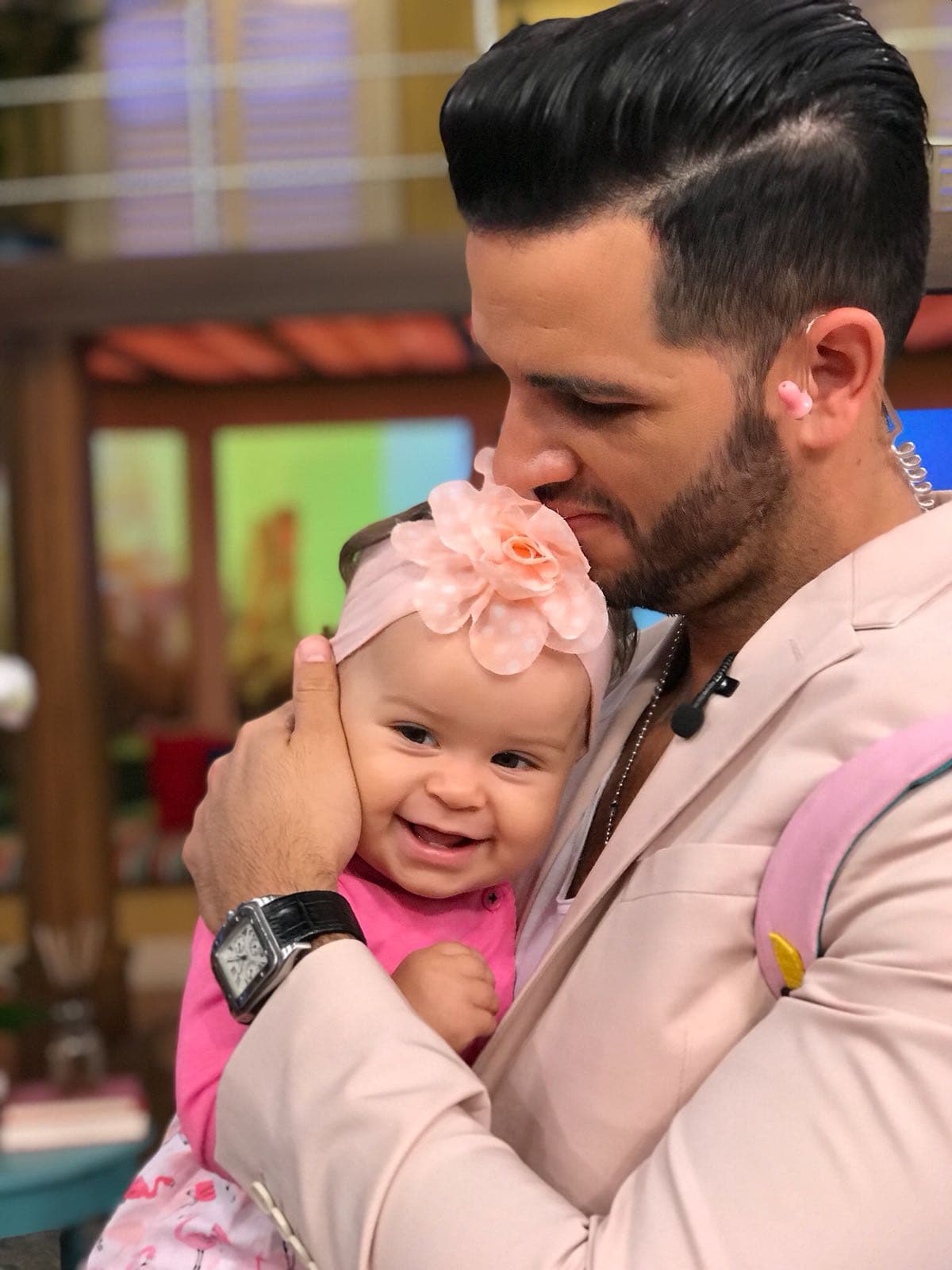 Nuestro chef no dejaba de abrazar y llenar de besos a su princesa, que lucía muy coqueta esta mañana.