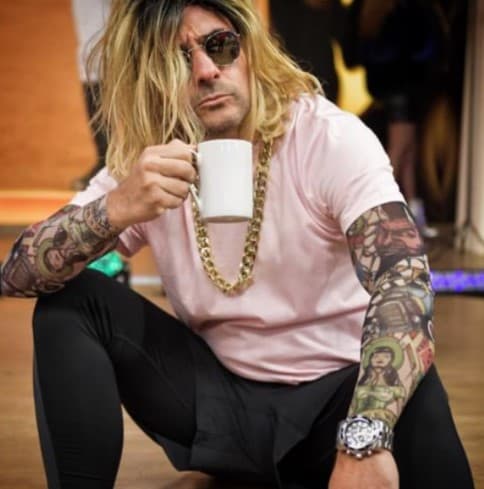 En esta imagen, se deja ver muy parecido -según él- a Maluma.