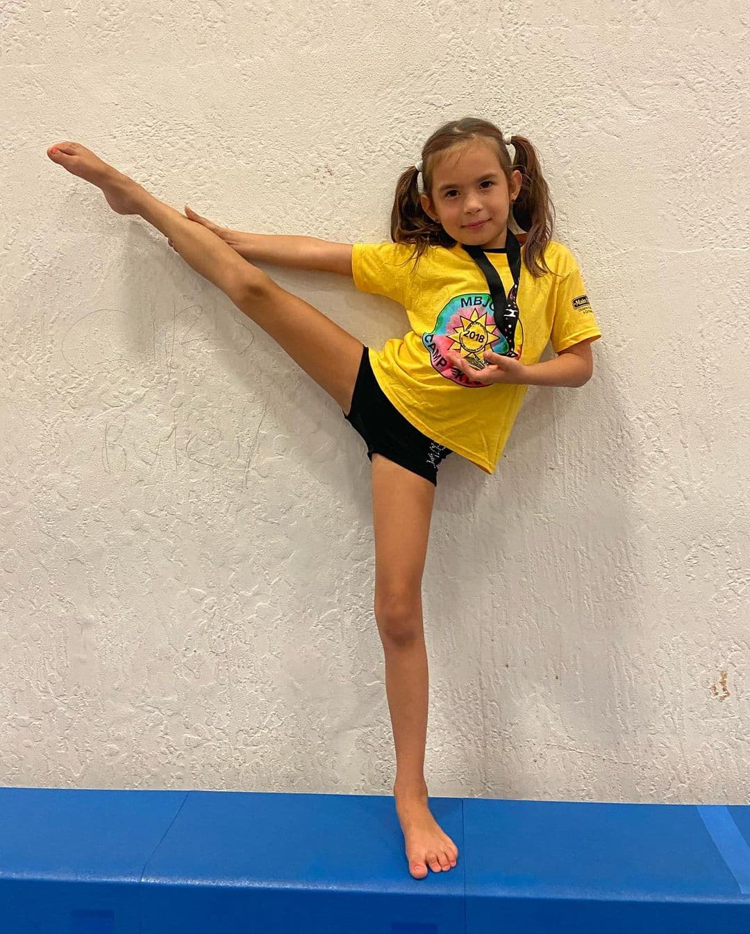 Toda esa energía Michelle la canaliza en actividades positivas y durante los últimos meses ha practicado gimnasia.